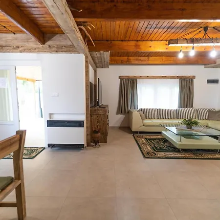 Lodge Alpína - Aqua Maria *
